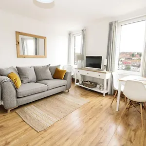 https://marina-view-whitby-yo21-1et.yorkshirehotels.net